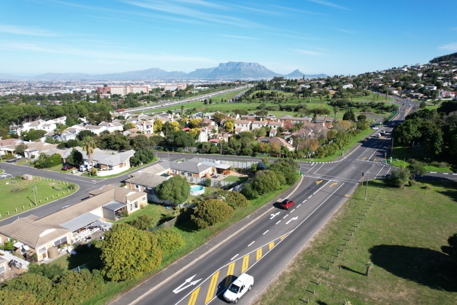 4 Bedroom Property for Sale in Loevenstein Western Cape